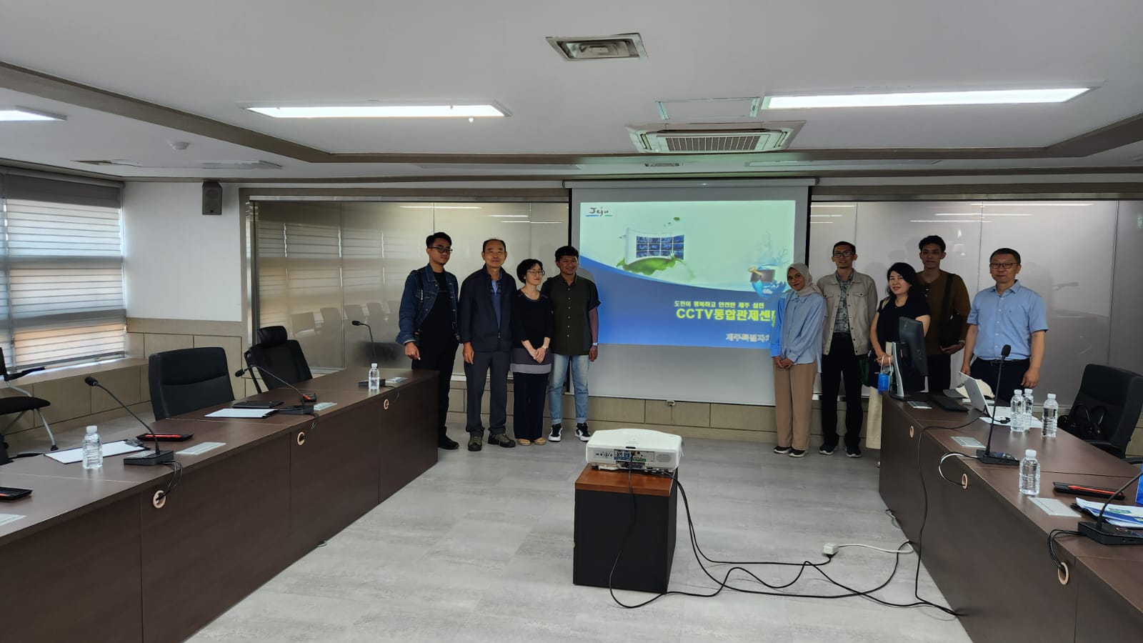 Diskominfo Kota Semarang melakukan kunjungan ke CCTV Control Centre di Jeju City, Korea Selatan