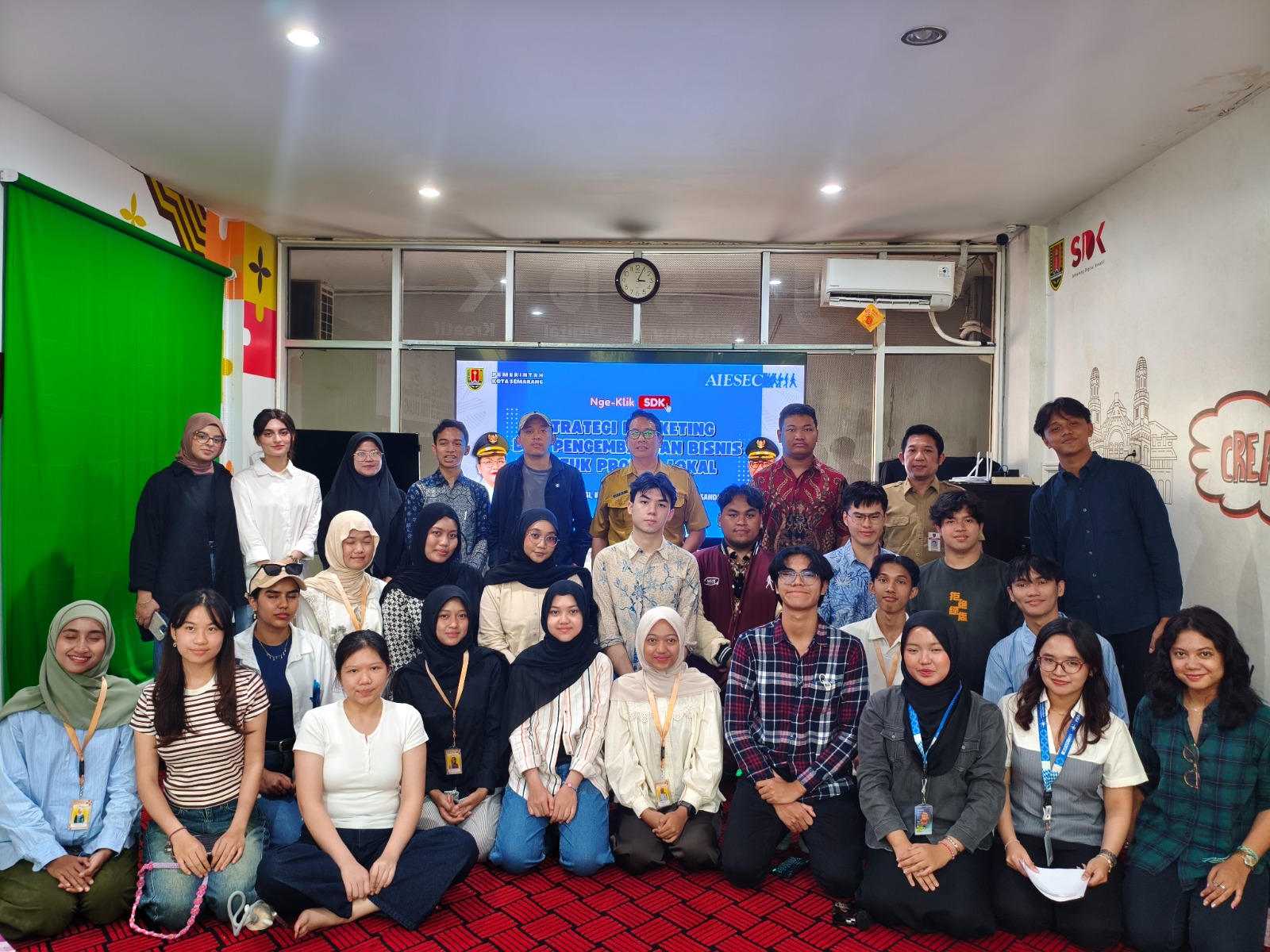 Nge-Klik SDK Bekali Peserta AIESEC Semarang Strategi Marketing dan Pengembangan Bisnis Produk Lokal